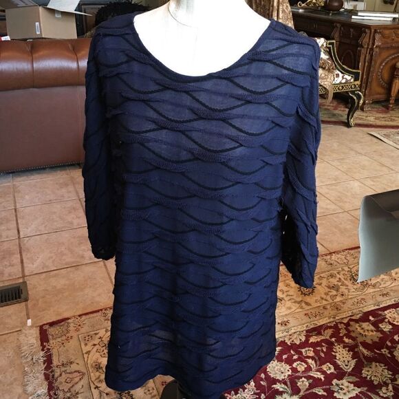 Textured Navy 3/4 Arm Length Top! - Picture 5 of 8